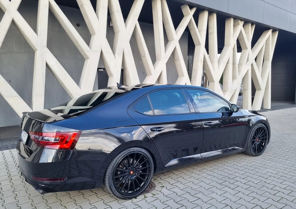 Skoda Superb cena 150000 przebieg: 85000, rok produkcji 2019 z Koprzywnica małe 562